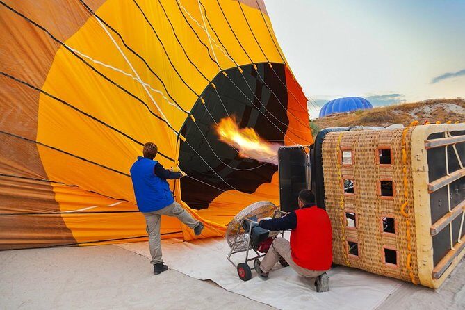 Sunrise Hot Air Balloon Flight Over Göreme & Fairy Chimneys - Comfort, Safety, and Getting In and Out of the Basket